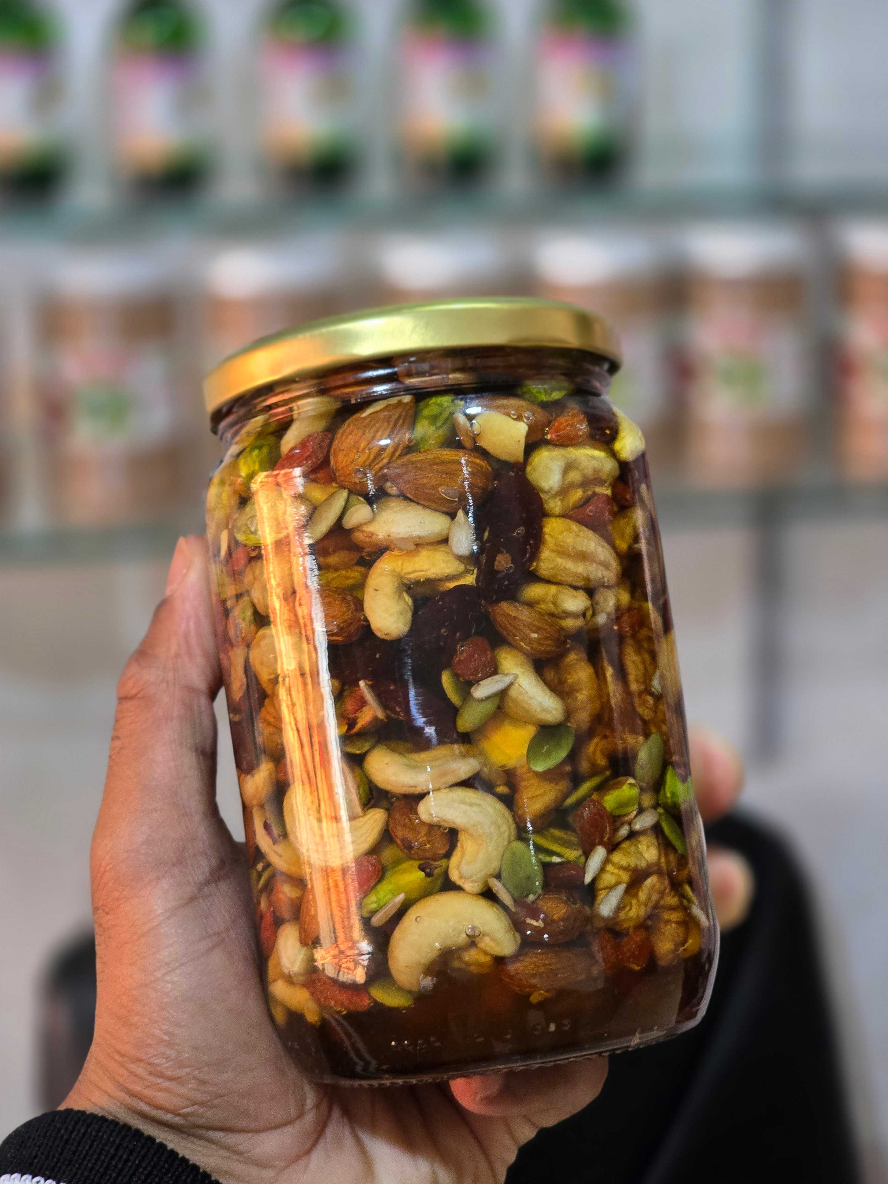 مكسرات بالعسل